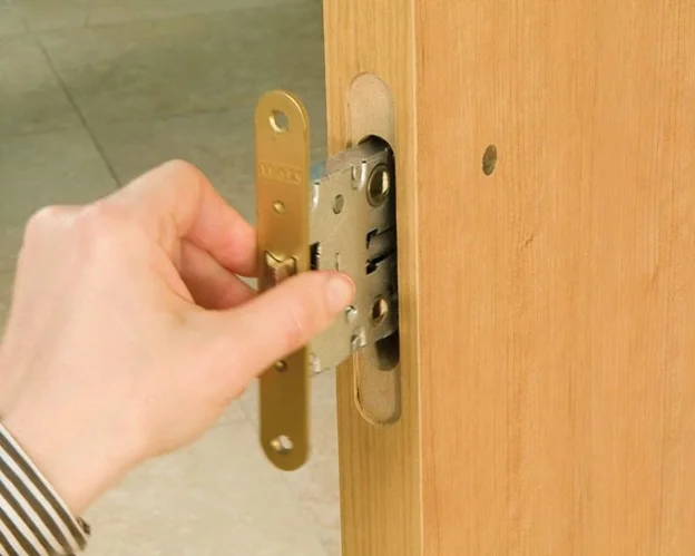 Как разобрать магнитный замок межкомнатной двери