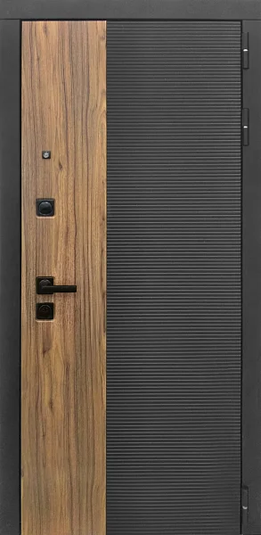 Металлическая дверь  L - 46 для квартиры
